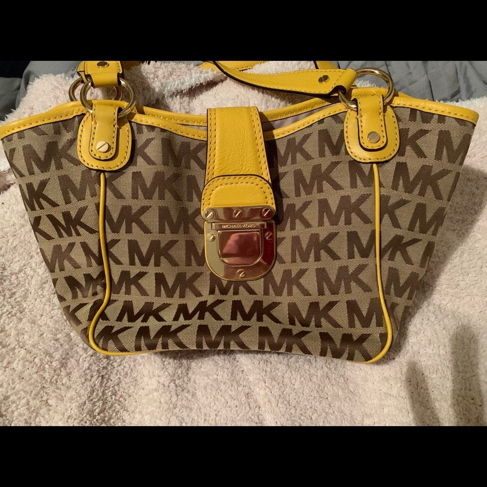 Authentic Michael Kors bag BRAND NEW. Great for Easter/Spring/Mother Day Gift